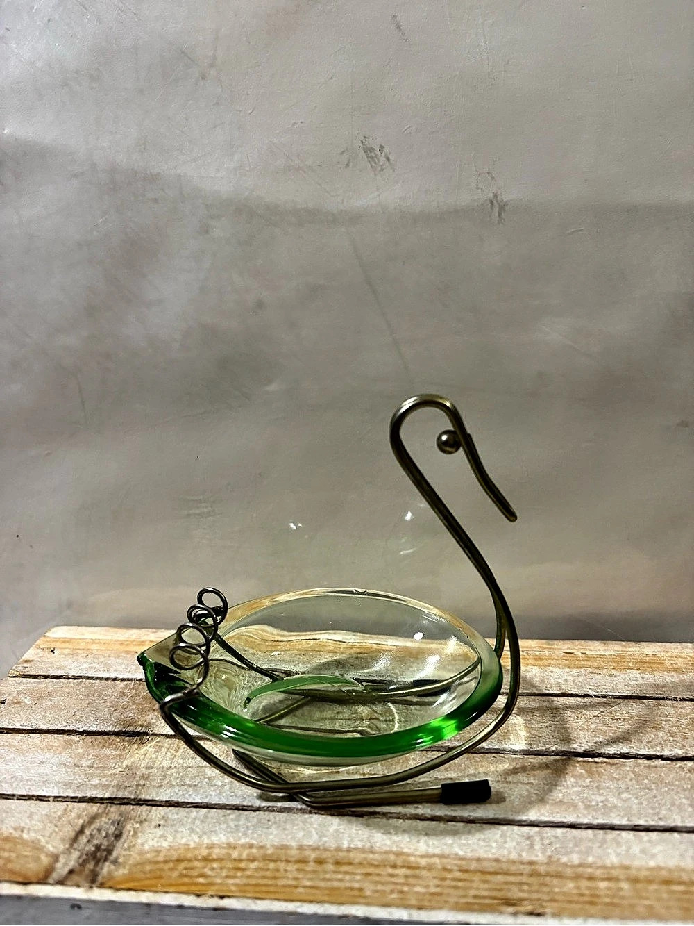 VINTAGE METAL WIRE FRAME Green ART GLASS BOWL SWAN SHAPE STATUE